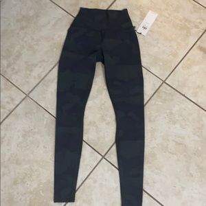 Alo Yoga high waist Vapor legging in Camo - small